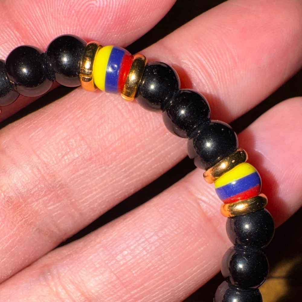 Unisex Colombian Black Beaded Adjustable Bracelet w/ Gold Accent - Picture 6 of 7